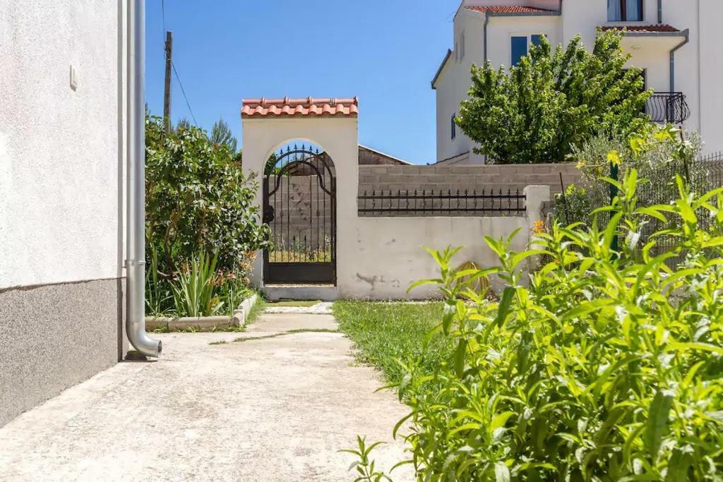 Luciano Appartement Mravince Buitenkant foto